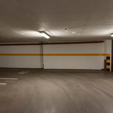 Charming With Free Garage In Building Διαμέρισμα