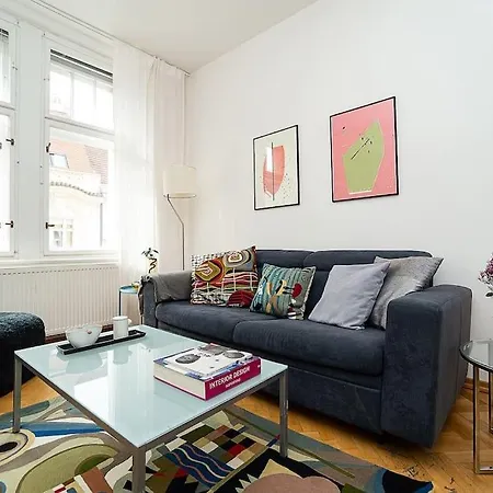 Appartement Charming With Free Garage In Building Praag